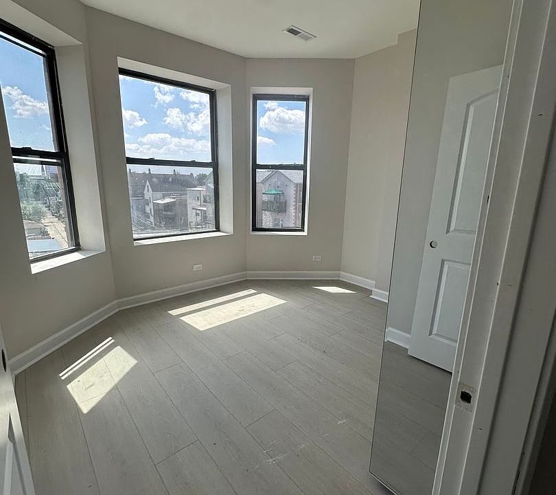 1st image of 2744 W 18th St #4R
