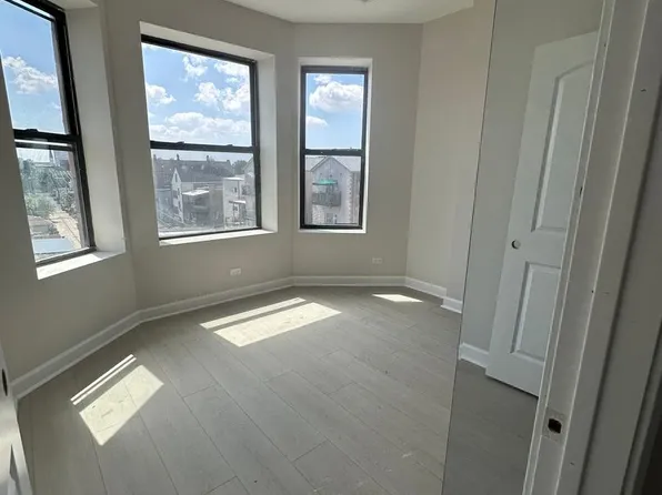 2744 W. 18th St