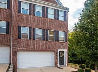 860 Highpointe Cir, Pittsburgh, PA 15220