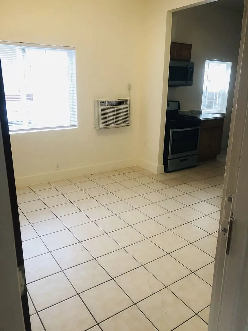 1550 Montgomery St — Photo 3