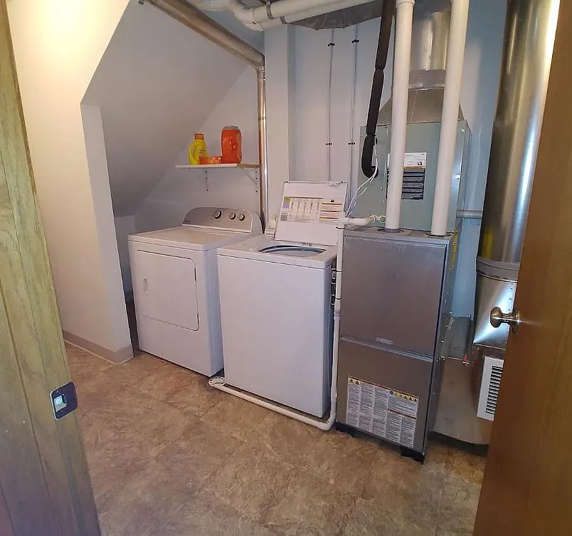 2 bed, 1300 sqft, $1,050 — Photo 2
