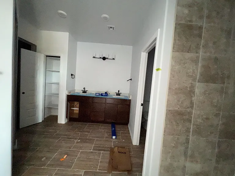 1376 Lenox Ave — Photo 6