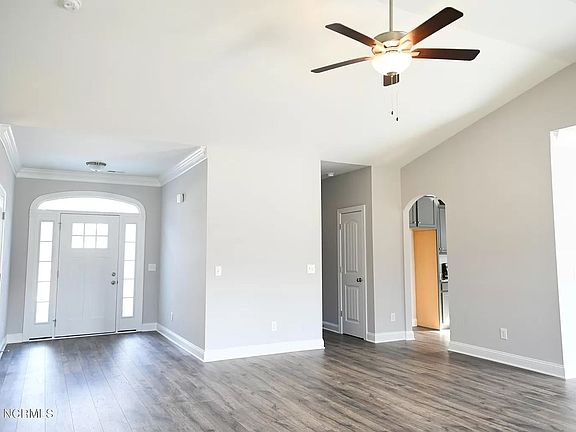 5th image of 197 W Broughton Ln