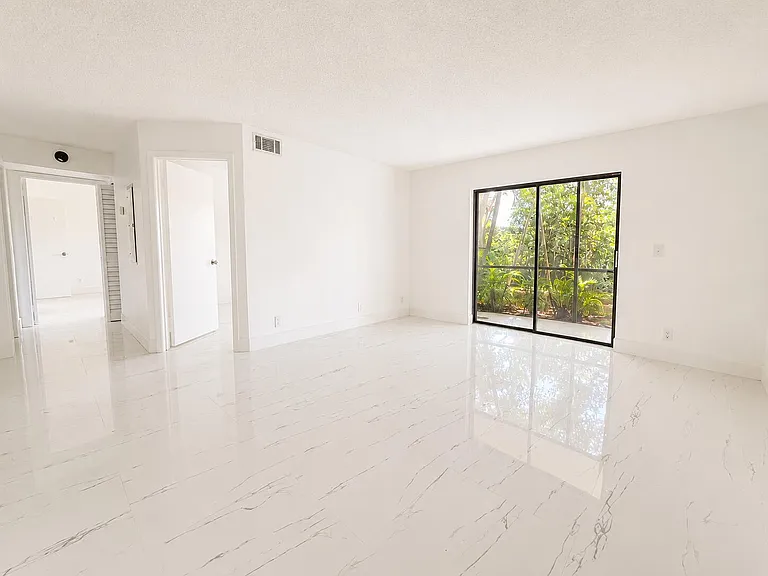 588 Trace Cir #104 — Photo 4