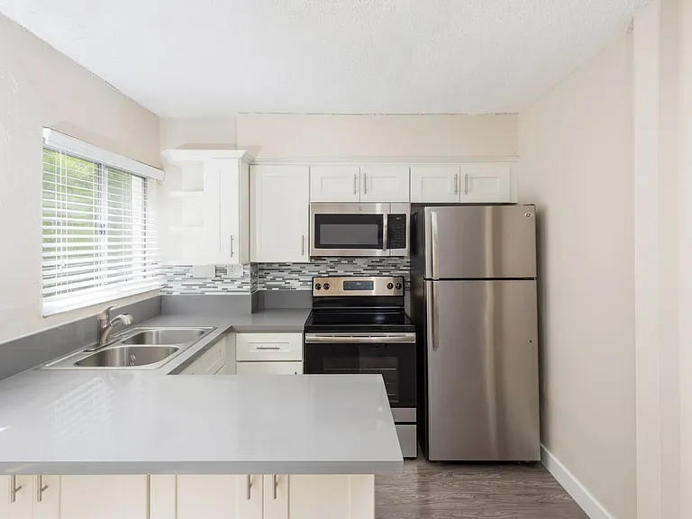 Playa Pacifica Apartments — Photo 9