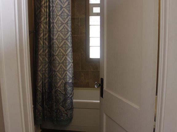 4th image of 2623 Allen Ave