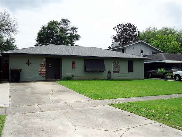 2nd image of 734 Bienville St