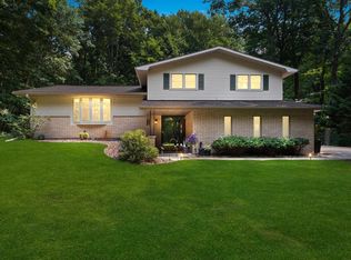 1878 Oakhill Dr, Green Bay, WI 54313