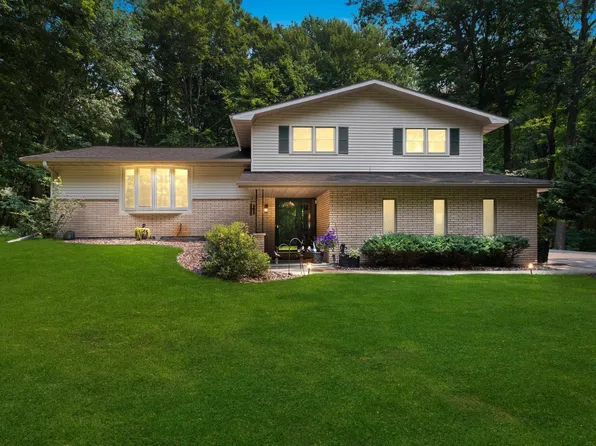 1878 Oakhill Dr, Green Bay, WI 54313