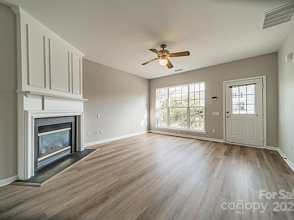 5th image of 3554 Laurenhurst Ln