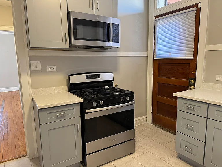 57 1/2 S Summit Ave #2E — Photo 6