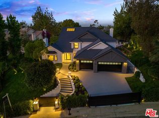 4050 Clarinda Dr, Tarzana, CA 91356