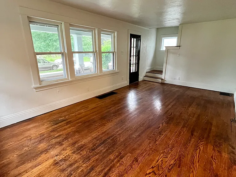 1125 Allen St — Photo 6