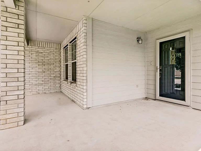 16302 Amberly Ct — Photo 3