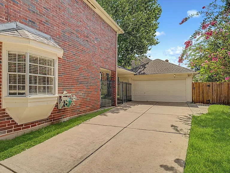 4303 Hillswick Ct — Photo 43