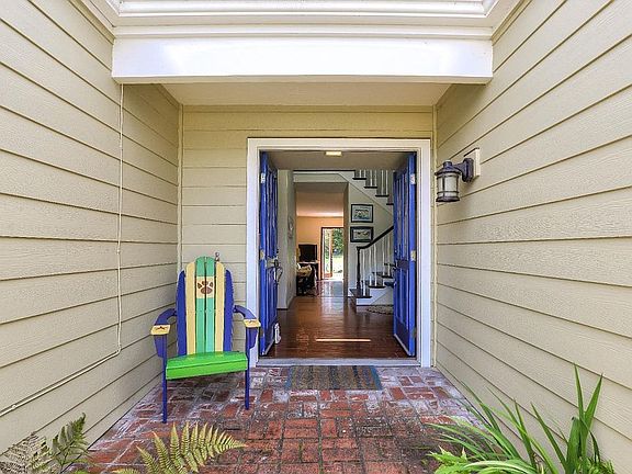 2nd image of 4 Pinehurst Ln