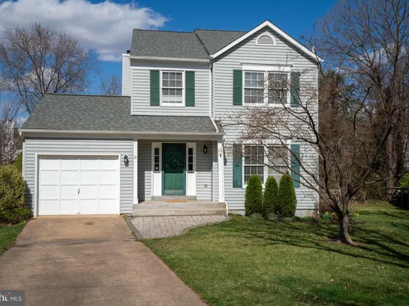 11 Jeremy Ct, Sterling, VA 20165