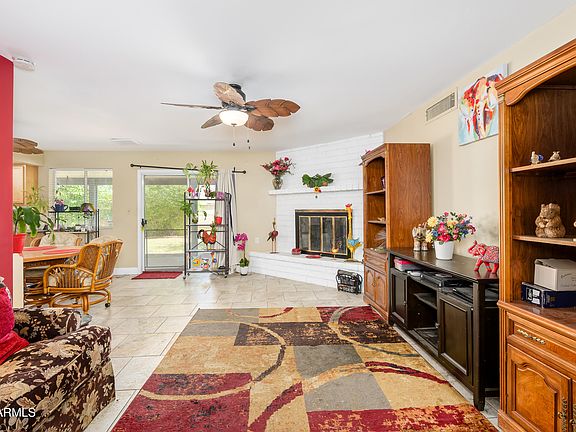 2nd image of 4626 W ALTADENA Avenue