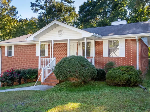 2124 Port Royal Dr, Soddy Daisy, TN 37379