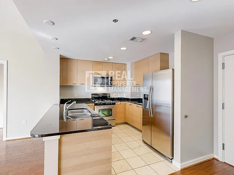 1200 Main St #910 — Photo 10
