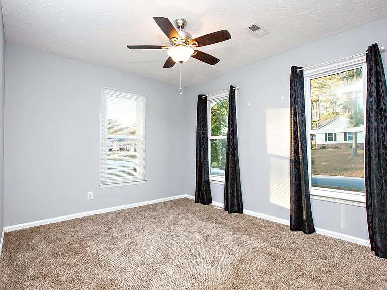1819 Eichelberger Dr — Photo 15