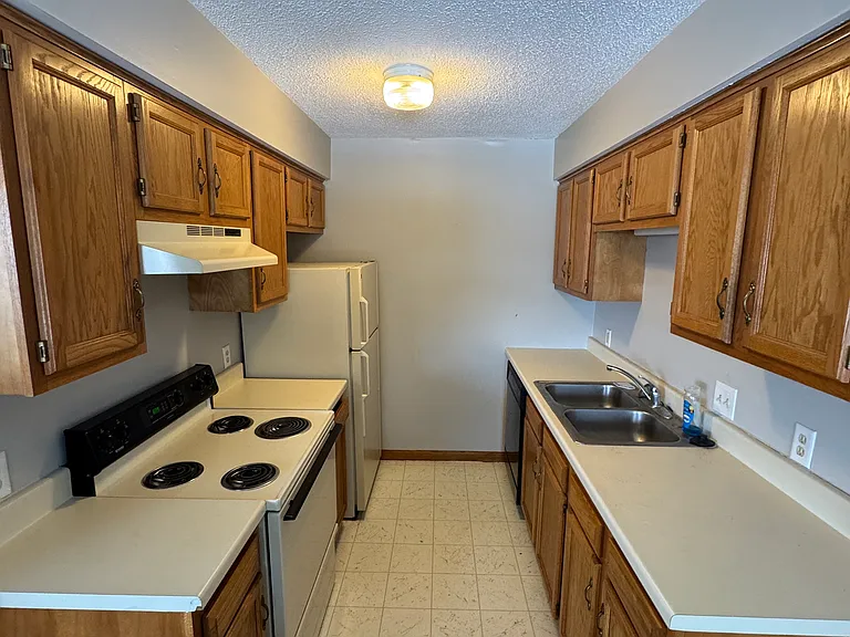 1687 S Riverside Ave #16 — Photo 4
