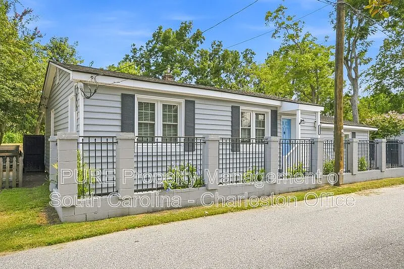 3 bed, 2.0 bath, 1296 sqft, $2,399 — Photo 2