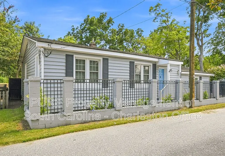 1133 Brody Ave — Photo 2