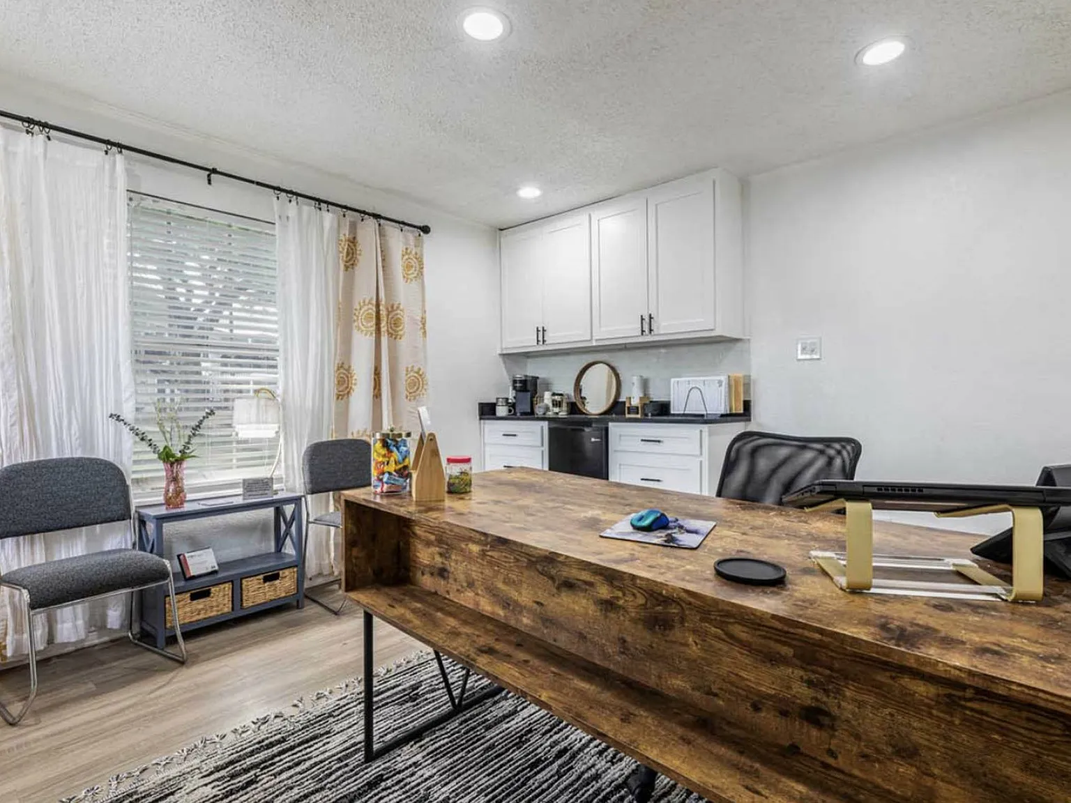 Emerald Point Apartments — Photo 4
