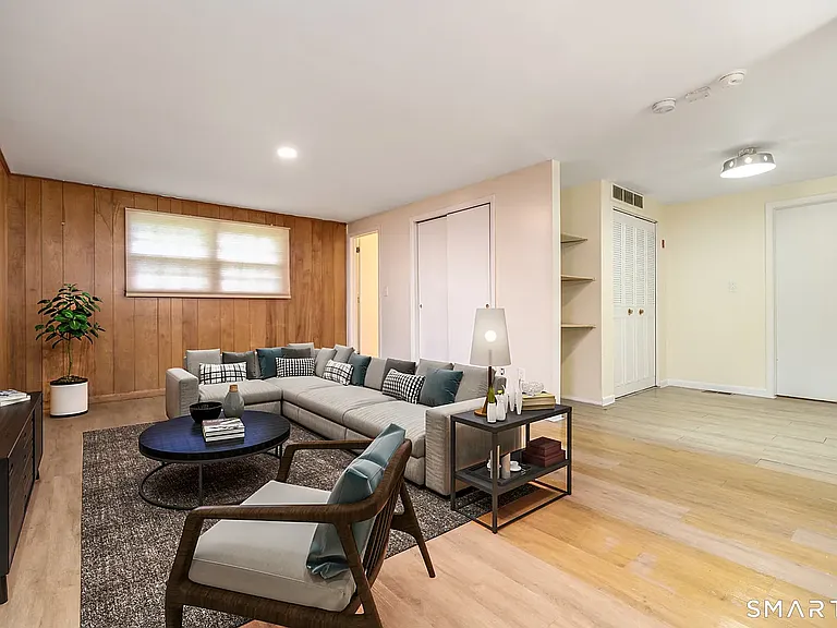 472 Anton St — Photo 6