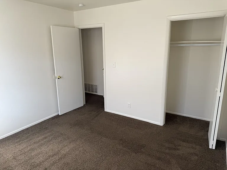 Vista Peak Apartments — Photo 3