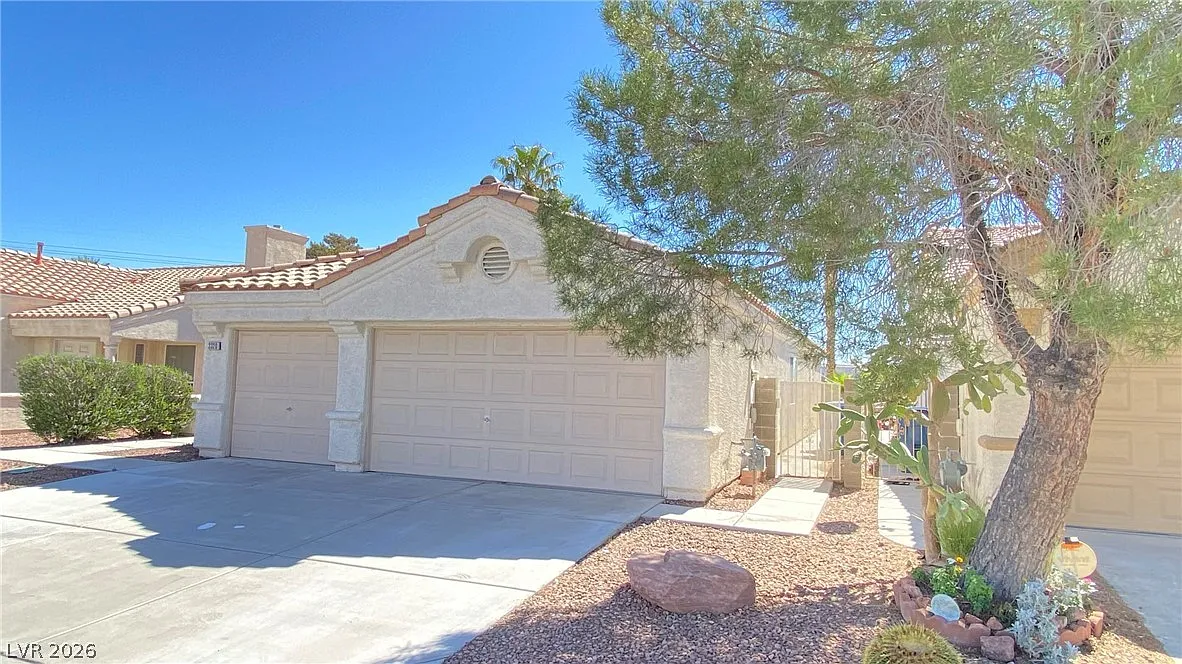 3 bed, 2.0 bath, 1336 sqft, $1,990 — Photo 3