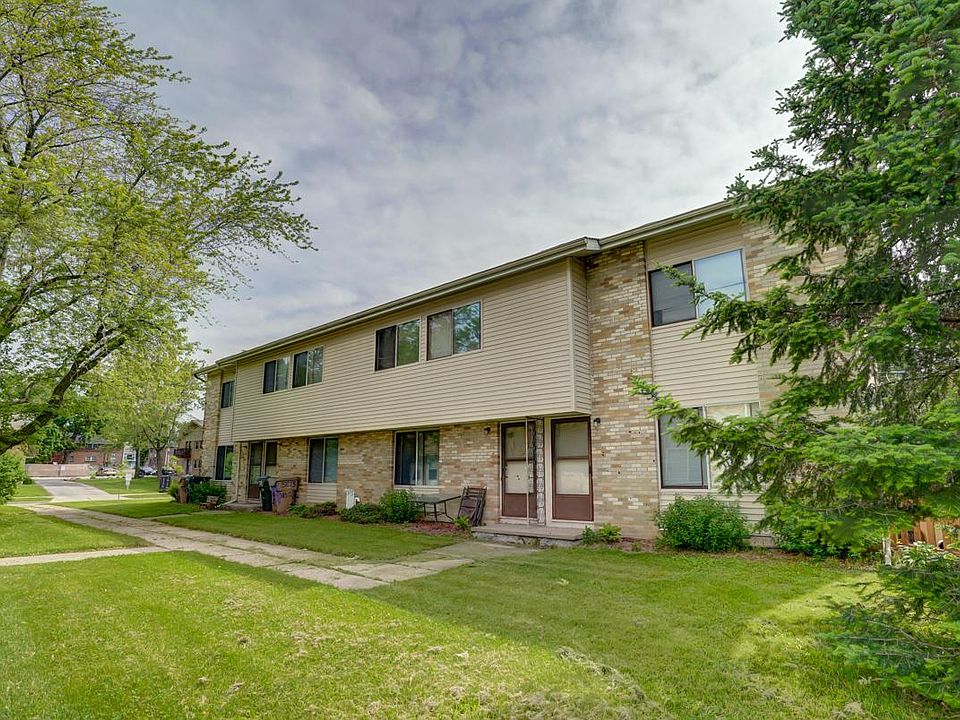 3 bed, 1.5 bath townhouse (3 levels). Private entrances, water utilities and 2 parking stalls included