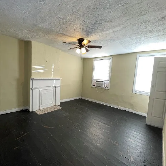 2514 Q St — Photo 2