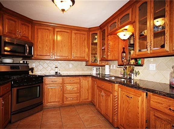 CABINETRY AND COUNTERS ARE BEAUTIFUL
