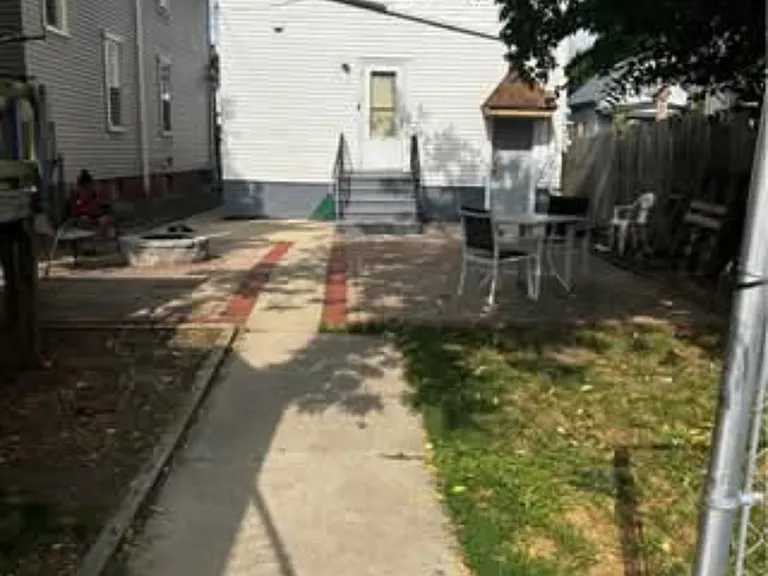 S 15th Pl — Photo 6