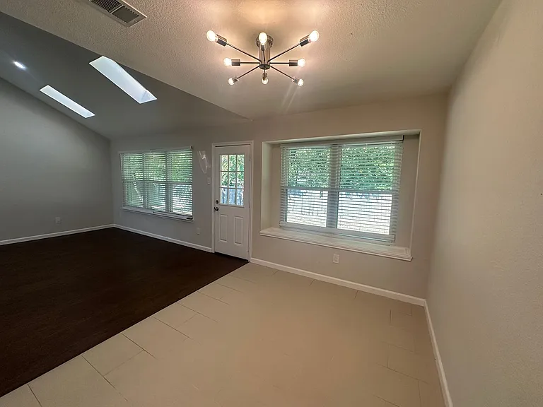 7814 Bob White Dr — Photo 12