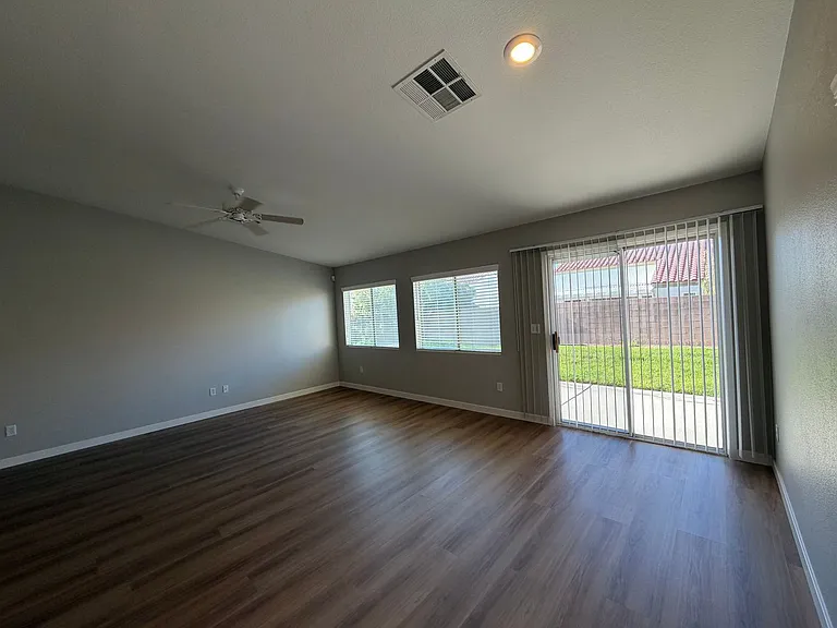 2139 Meadow Green Ave — Photo 9