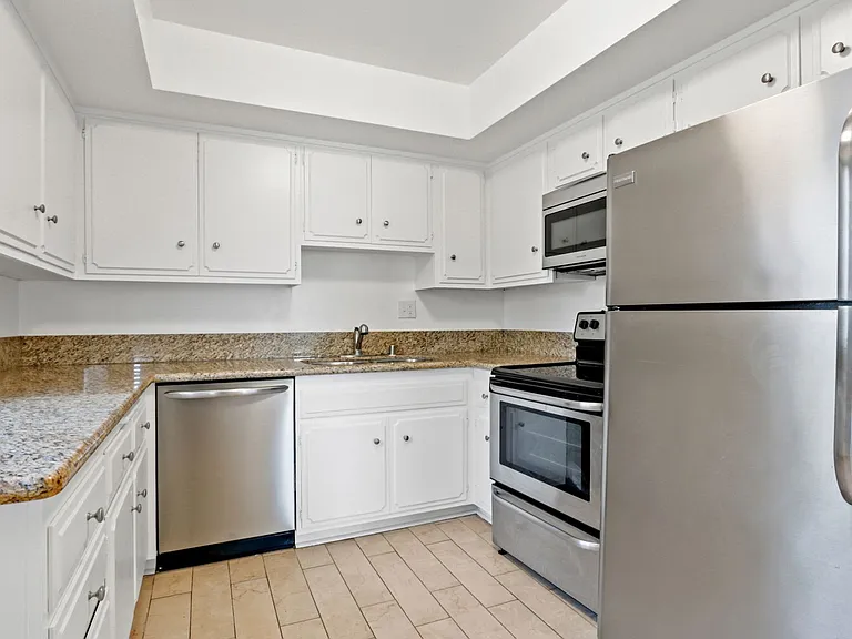 12258 Montana Ave - across from Brentwood golf course! — Photo 4