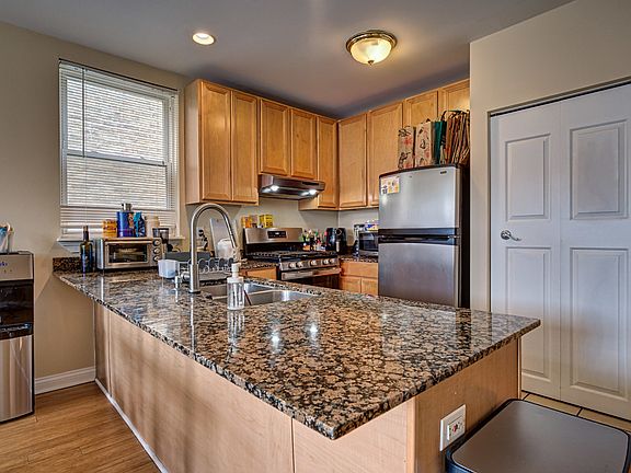 3rd image of 3414 W Le Moyne St #2