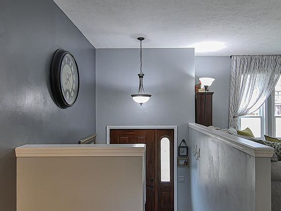 3rd image of 15930 Marinda Cir