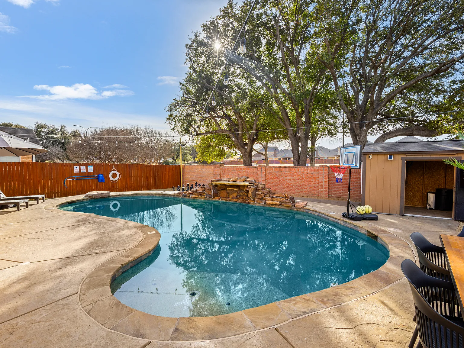 5 bed, 2.5 bath, 2697 sqft, $9,950 — Photo 3