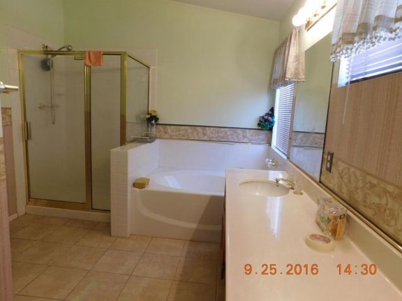 4th image of 15333 Fremont Dr
