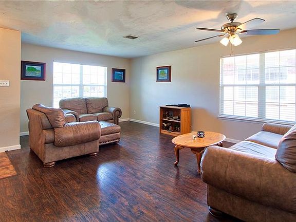 5th image of 908 Pryor Dr