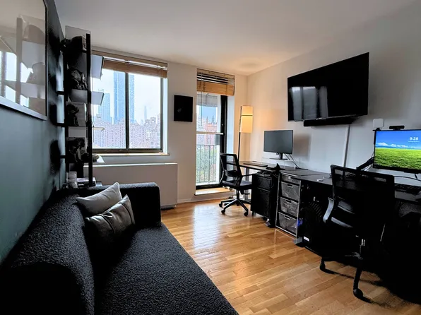 445 West 19th Street image 5 of 9