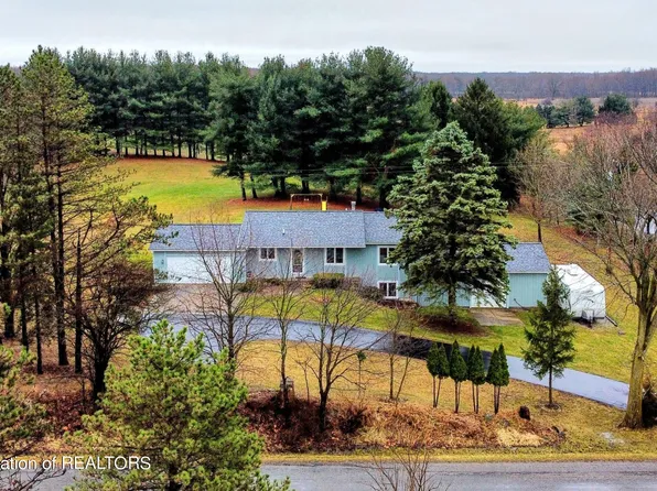 764 Waldo Rd, Williamston, MI 48895