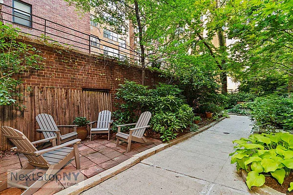 Sold by NextStopNY | media 21