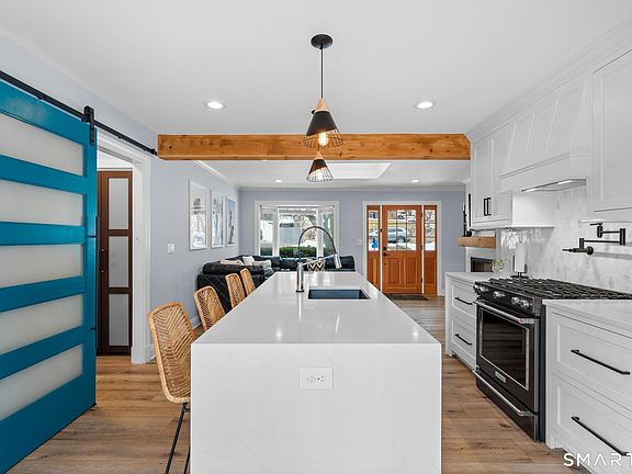 3rd image of 136 Shadow Ridge Road