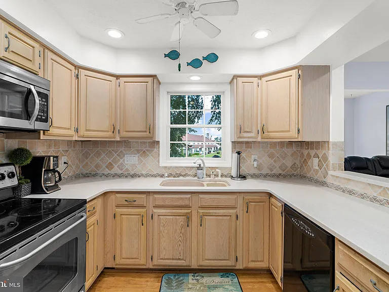 41 Queen Catherine Ct #A — Photo 16