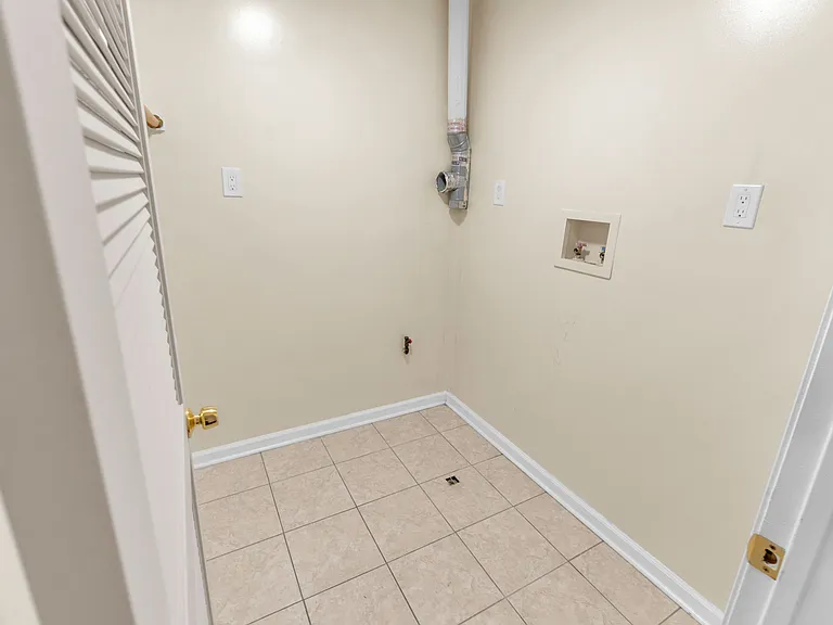 13 Lisa Ct #2 — Photo 9